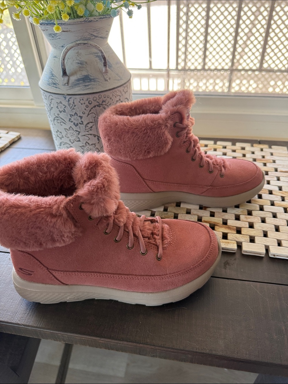 Skechers Slip on Dusty Rose Goga Mat Size 5M